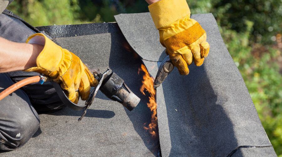 Professional gutter cleaning in Warfield, VA